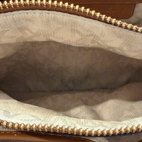 MICHAEL Michael Kors Straw Rosalie Medium Tan and Brown Purse - Picture 13 of 16